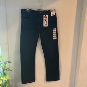 Wrangler Slim Straight Stretch Jeans Size 34 x 30. NWT